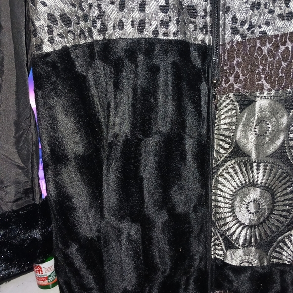 Lindi size large coat - Picture 7 of 11